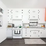3 Bedroom 2 Bath House With Parking - 10 Guests