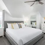 3 Bedroom 2 Bath House With Parking - 10 Guests