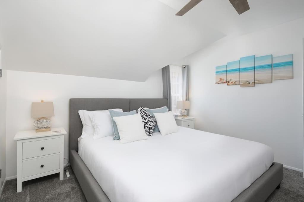 3 Bedroom 2 Bath House With Parking - 10 Guests Holiday home San Diego