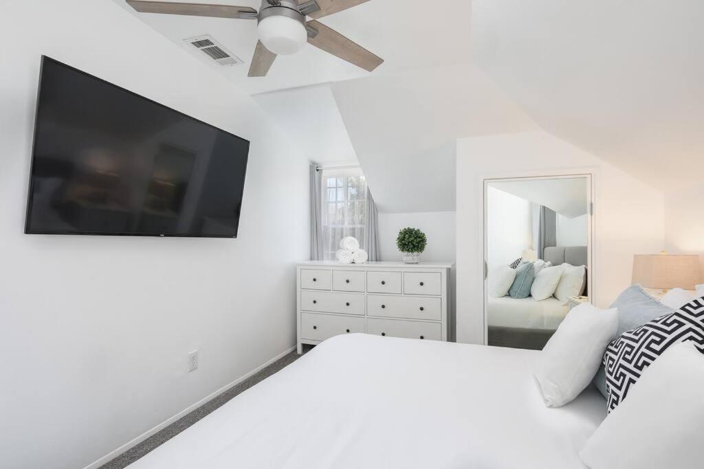 3 Bedroom 2 Bath House With Parking - 10 Guests * San Diego